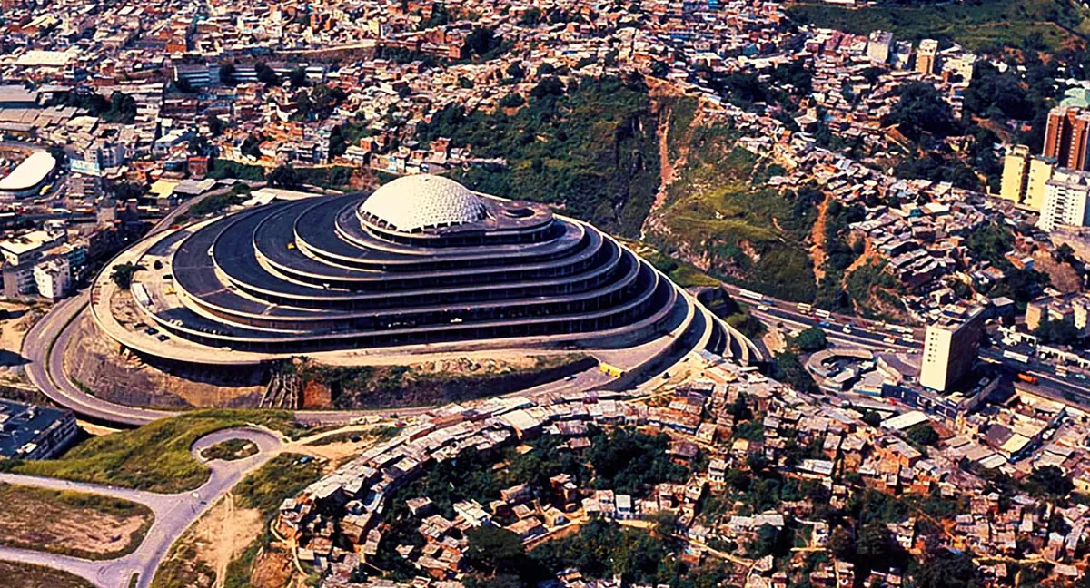 Nicolás Maduro kínzó- és fogolytábort csinált a bevásárlóközpontnak szánt betonépületből – Fotó: X