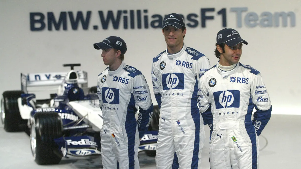 Letartóztatták a korábbi Forma-1-es pilótát, aki látványos repülőrúgással védte meg a fiát – videó