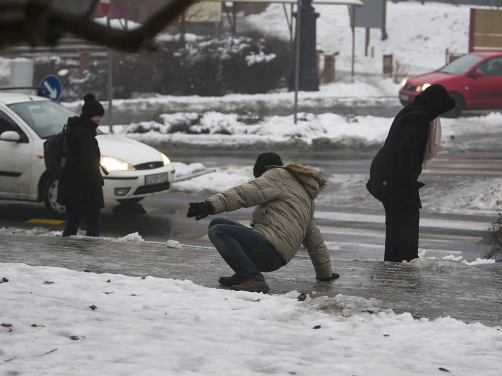 ónos eső vagy ólmos eső vegyes halmazállapotú, túlhűlt vízcseppekből álló csapadékfajta, ónoseső, időjárás, összeállítás, galéria, 2026
