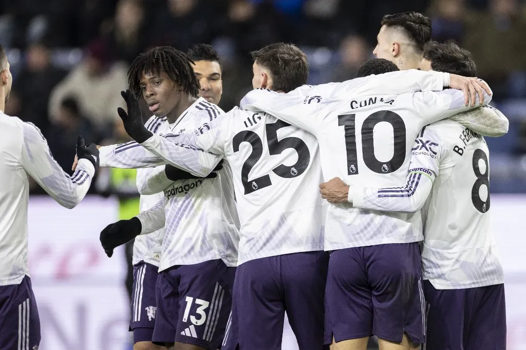 Manchester United celebrate Patrick Dorgu #13 of Manchester United F.C. scoring a goal to make it 1-2 during the Premier League match between Burnley and Manchester United at Turf Moor in Burnley, England, on January 7, 2026. (Photo by Mike Morese/MI News/NurPhoto) (Photo by MI News / NurPhoto via AFP)