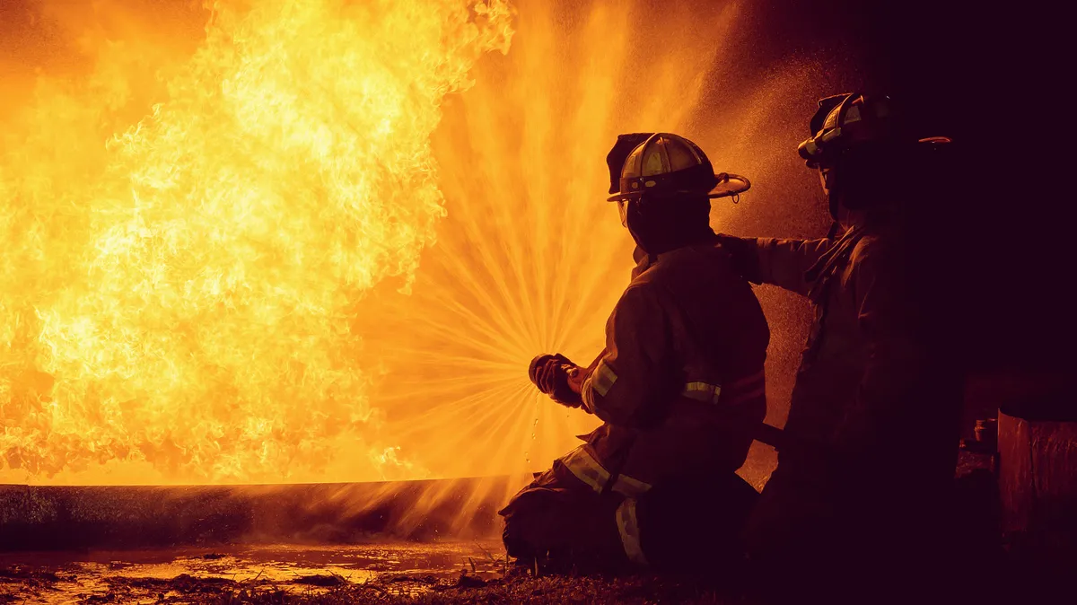 Több sérültet láttak el a Szőlődomb utcai lakástűznél