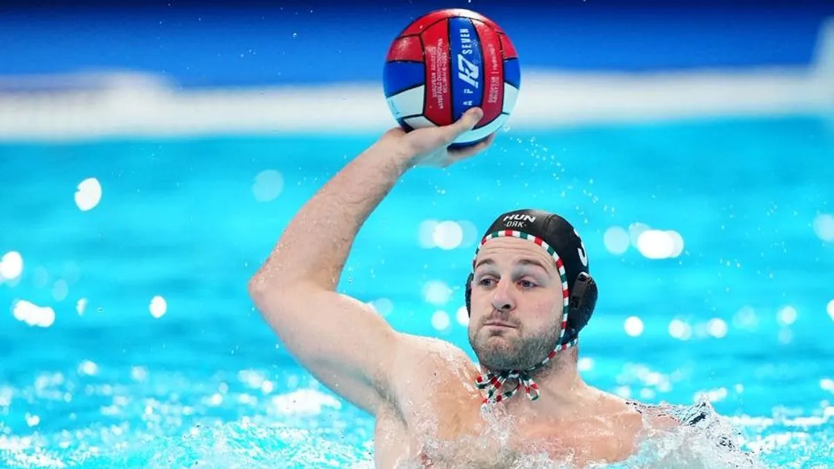 Hihetetlen: folyt a vér a magyar válogatott első vízilabda középdöntőjén – videó