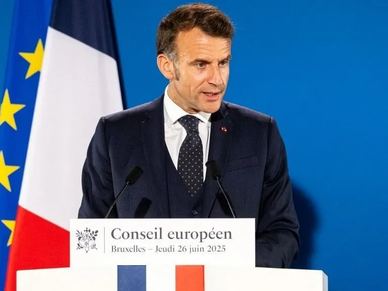 Emmanuel Macron katonákat küld Grönlandra