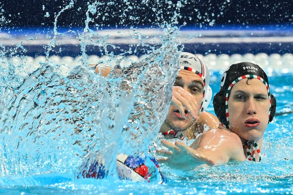 Belgrád, 2026. január 10.Varga Vince (j) és a francia Alexis Drahe a belgrádi férfi vízilabda Európa-bajnokság A csoportjának első fordulójában játszott Franciaország - Magyarország mérkőzésen a Belgrade Arenában 2026. január 10-én.MTI/Czeglédi Zsolt, Varga Zsolt