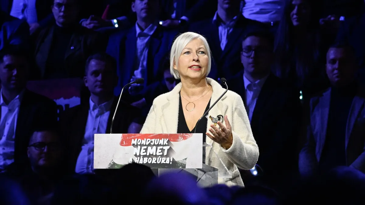 Csöbör Katalin: Egy „félnótás parizerhuszár” nem sodorhat bele minket egy háborúba