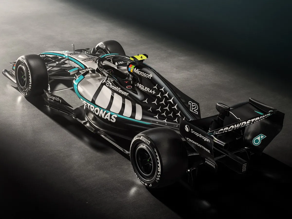 Sokakat érdekelt az új Mercedes