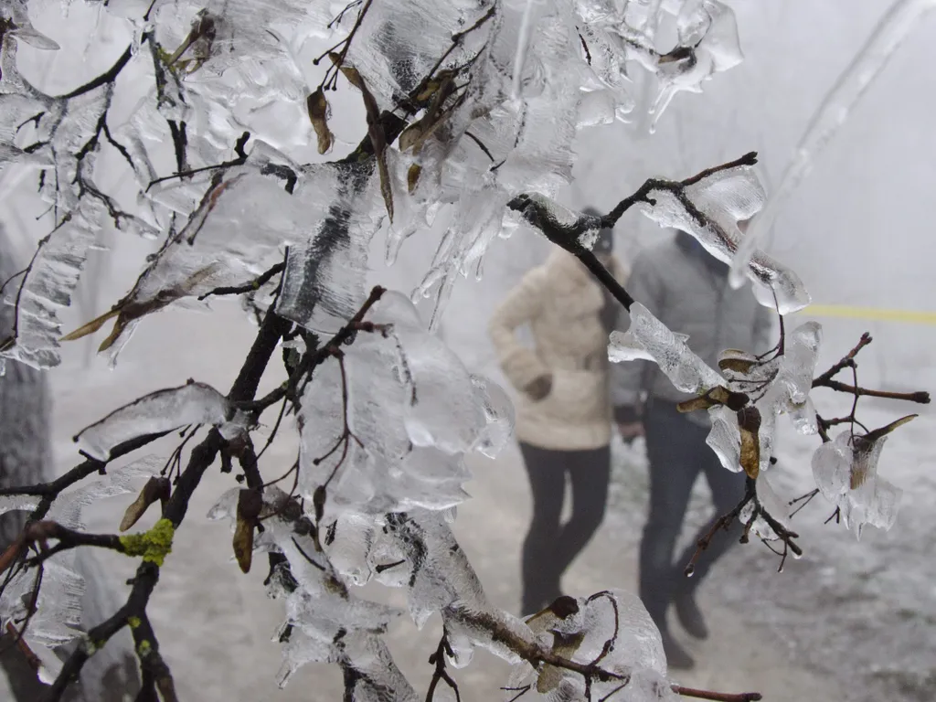 ónos eső vagy ólmos eső vegyes halmazállapotú, túlhűlt vízcseppekből álló csapadékfajta, ónoseső, időjárás, összeállítás, galéria, 2026