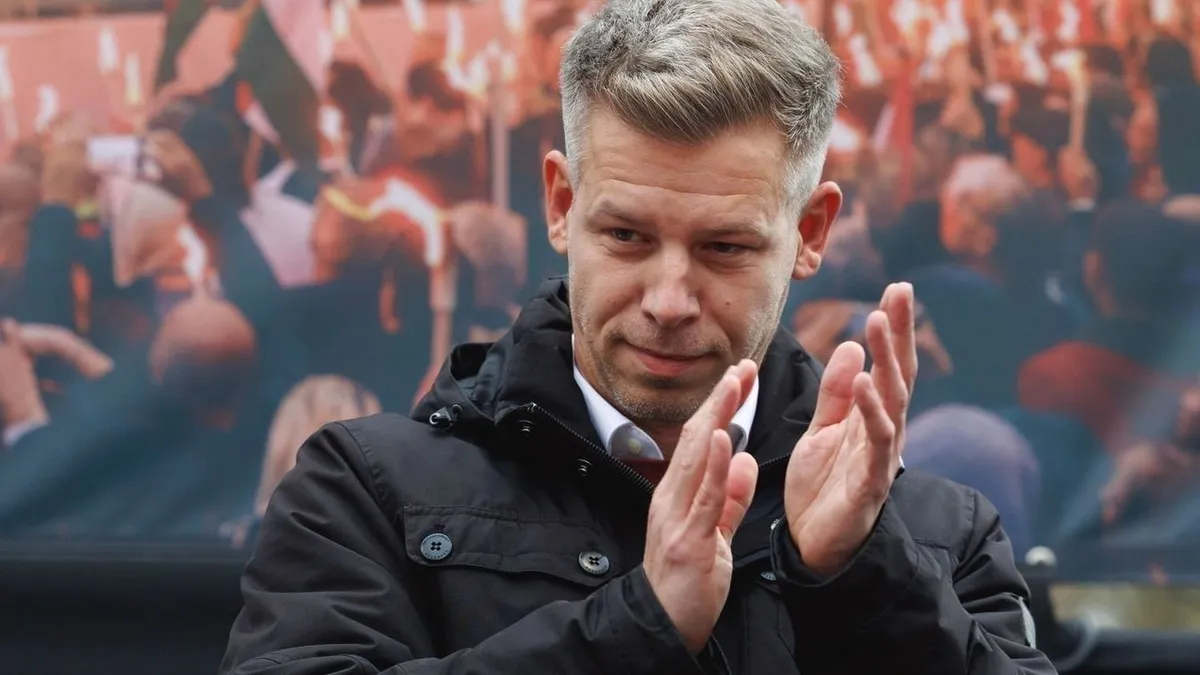 Magyar Péter vezető propagandistája elszólta magát: Fogjátok be a szátokat