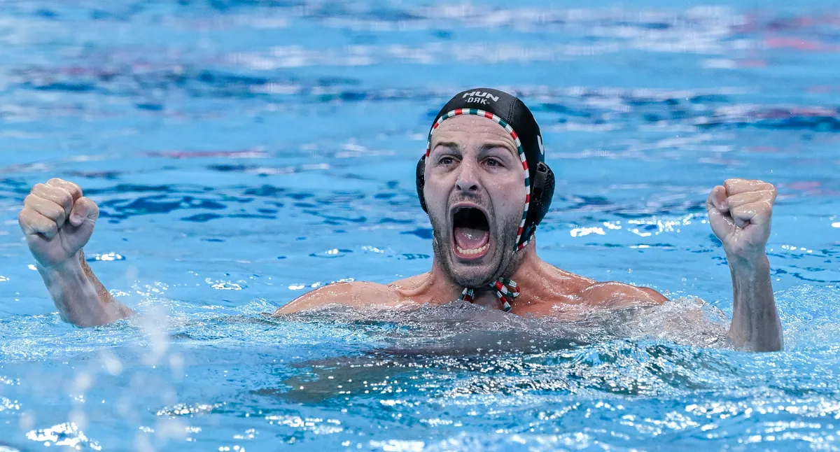 Szingapúr, 2025. július 22.
Manhercz Krisztián a férfi vízilabdatorna elődöntőjében játszott Szerbia - Magyarország mérkőzésen a szingapúri vizes világbajnokságon az OCBC Aquatic Centre-ben 2025. július 22-én.
MTI/Koszticsák Szilárd