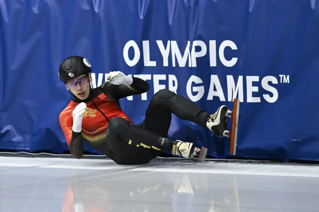 Liu Shaoang az elődöntőben kicsúszott, ám ellenfele kizárása miatt fináléba jutott
