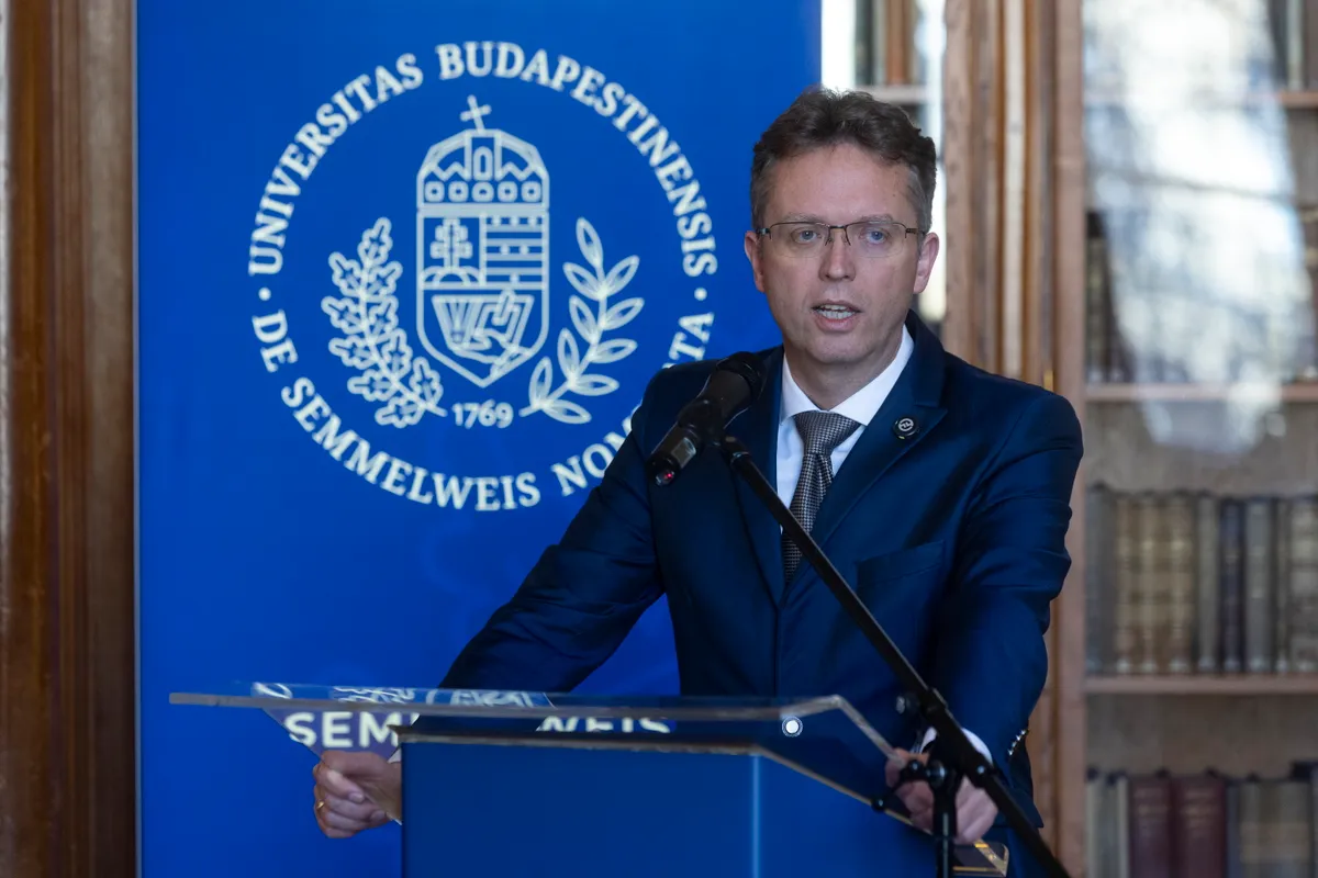 Hankó Balázs:&nbsp;Legalább 50 százalékkal emelkednek az ösztöndíjak az egyetemeken