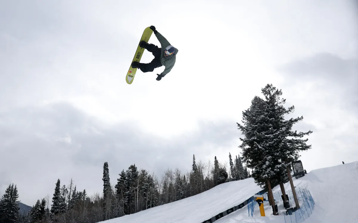 A trükköt beadta, de egy hókígyó kibabrált a snowboard királyával Fotó: KUNIHIKO MIURA / Yomiuri
