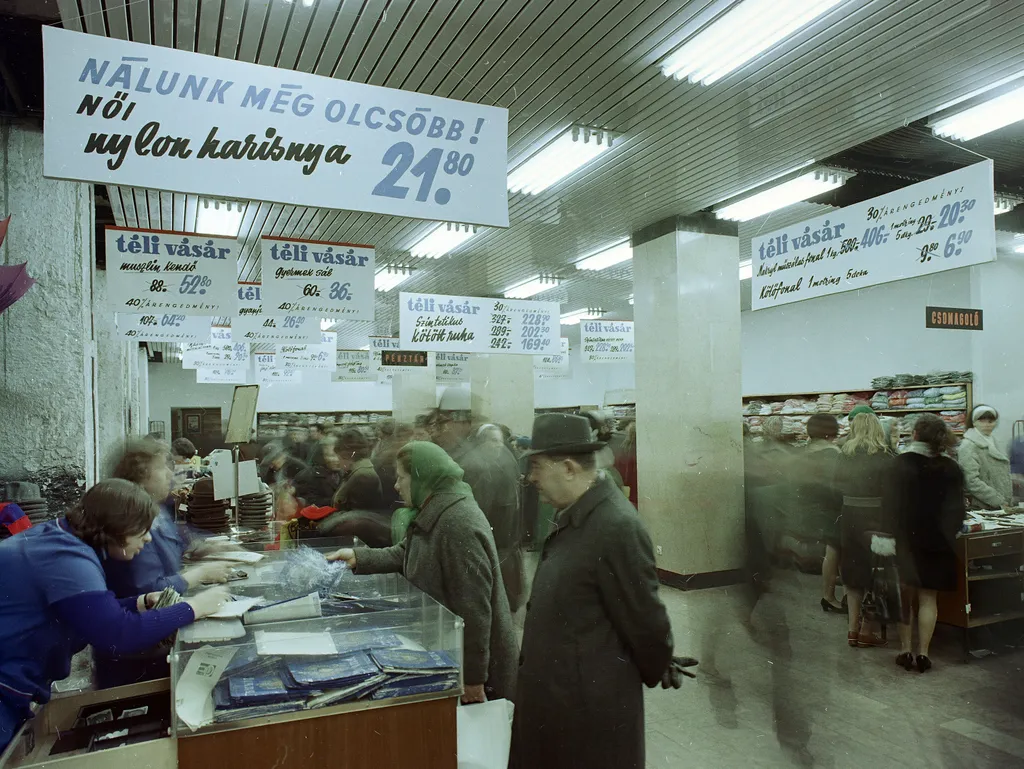Corvin áruház, Corvináruház, 100 éve nyílt meg
