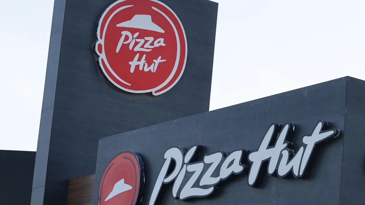 A Pizza Hut Amerikában, különösen a legnagyobb riválissal, a Domino’s Pizzával szemben veszít folyamatosan. Fotó: NurPhoto via AFP