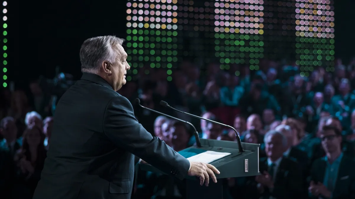 Orbán: Nem küldünk fegyvert, míg nemzeti kormány van.