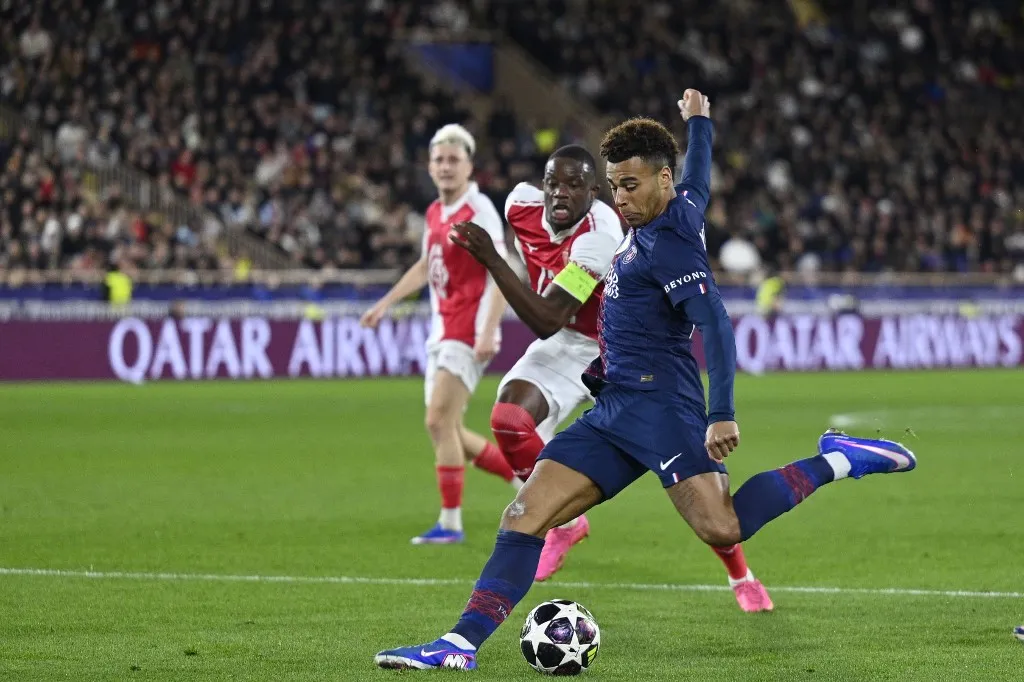 Paris Saint-Germain's French midfielder #14 Desire Doue (R) and Monaco's Swiss midfielder #06 Denis Zakaria fight for the ball during the UEFA Champions League knockout round play-off first leg football match between AS Monaco and Paris Saint-Germain at the Stade Louis II in the Principality of Monaco on February 17, 2026. (Photo by Frederic Dides / AFP)