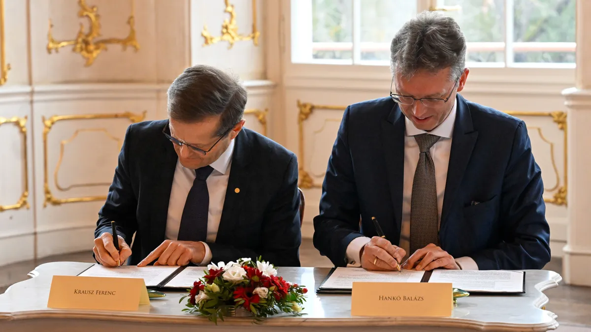 Kormány történelmi szerződést kötött Krausz Ferenccel.