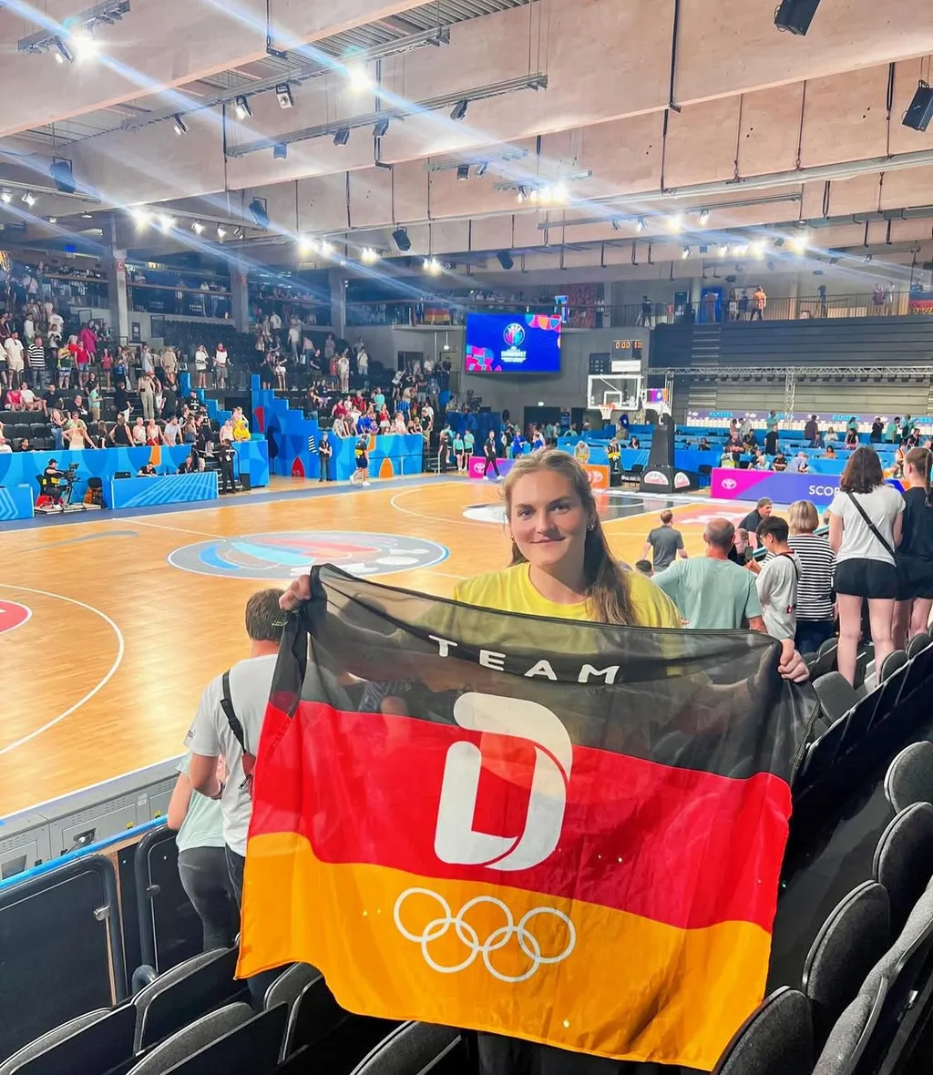 Levetkőzött a Playboynak a szexi német hokis, Franziska Feldmeier