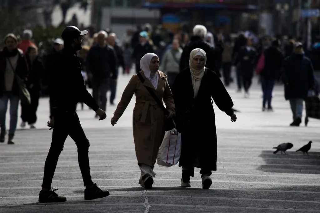 Lettország sem kér a migrációs paktumból