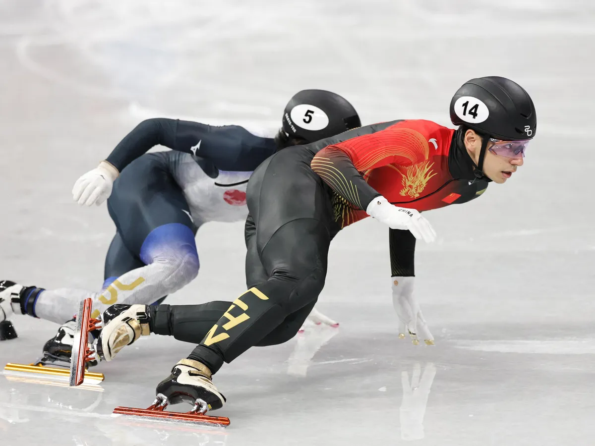 Az olimpiai bajnok Liu Shaoang a téli olimpián versenyez, s a kedvese nagyon szorít neki. 