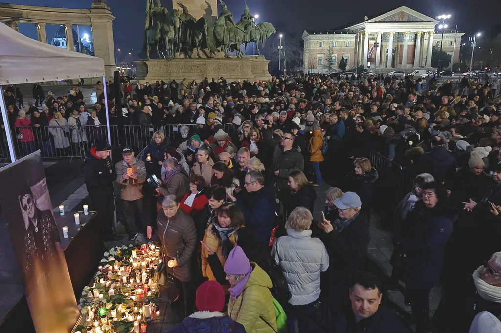 Gyertyagyújtás, Fenyő Miklós megemlékezés, FenyőMiklósmegemlékezés, Hősök tere