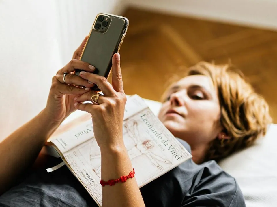 mobilozás chatelés sms rcs texting wifi szelfi selfie olvasás