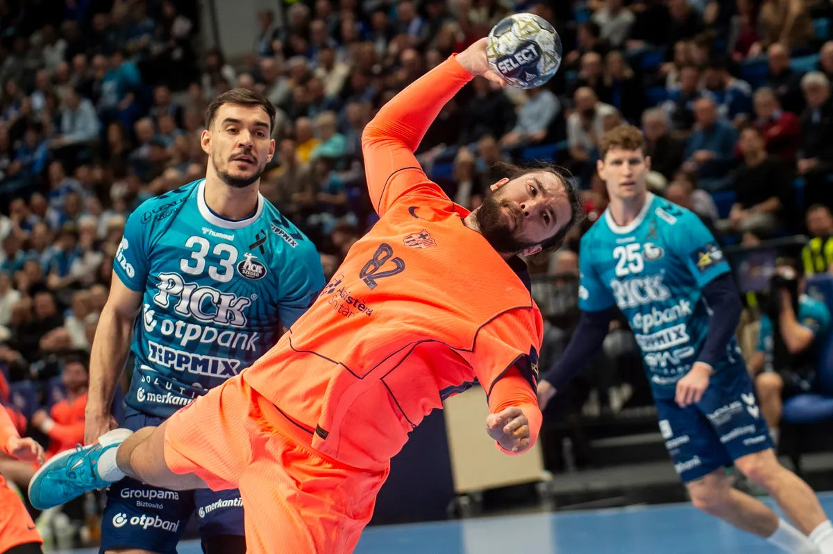 Szeged, 2026. február 18.
Luis Diogo Sousa Frade, a Barcelona (k), valamint Jovica Nikolic (b) és Sebastian Frimmel (j), a Szeged játékosai a férfi kézilabda Bajnokok Ligája csoportkörének 11. fordulójában játszott OTP Bank-Pick Szeged - Barcelona mérkőzésen a szegedi Pick Arénában 2026. február 18-án.
MTI/Ujvári Sándor