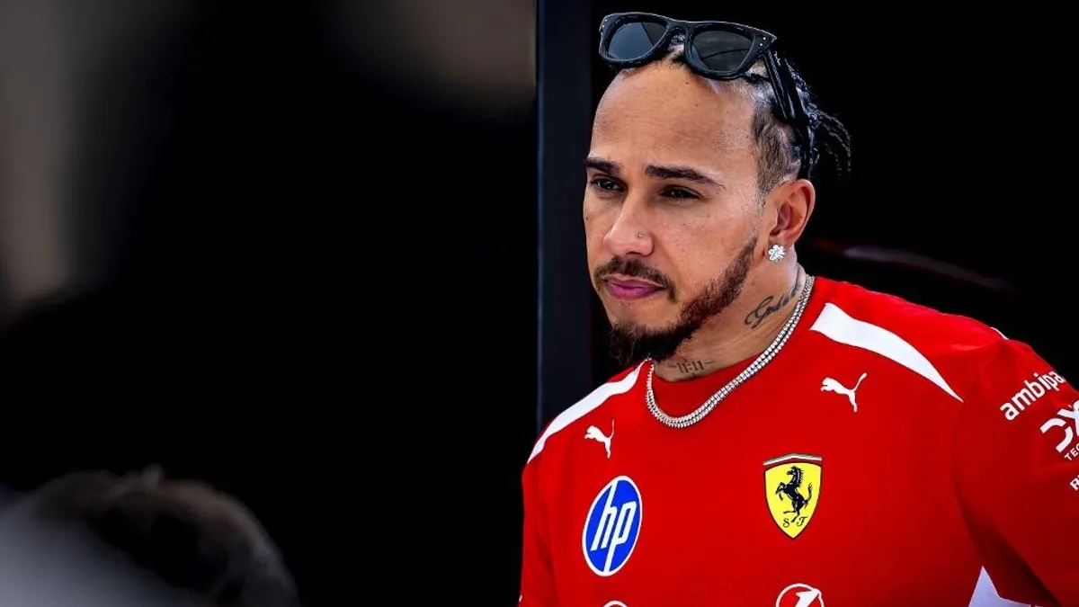 Lewis Hamilton feldühödött, volt csapatára tett panaszt