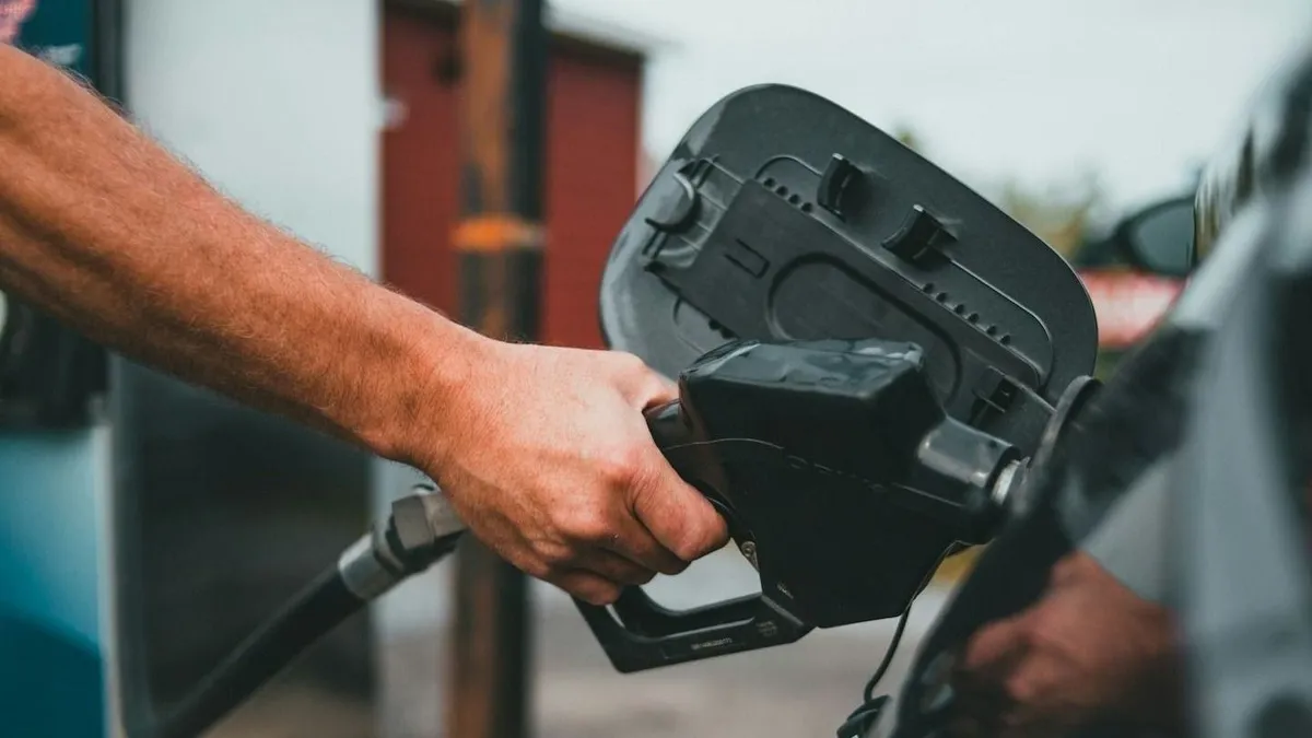 üzemanyagár, tankolás benzinkút gázolaj dízel üzemanyag