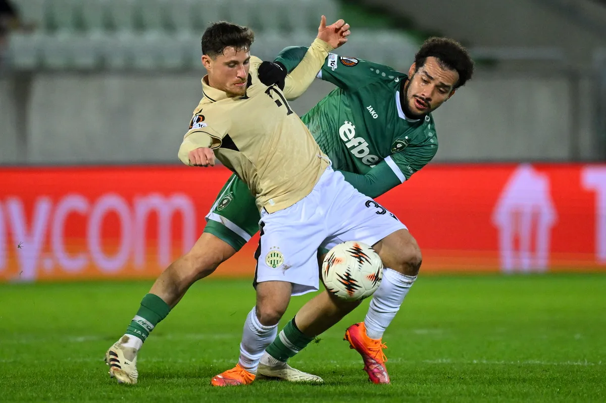 Razgrad, 2026. február 19.
Gavriel Kanikovszki, a Ferencváros (b) és Pedro Naressi, a bolgár Ludogorec játékosa a labdarúgó Európa-liga nyolcaddöntőjébe jutásért játszott PFK Ludogorec Razgrad - Ferencvárosi TC mérkőzésen a razgradi Ludogorec Arénában 2026. február 19-én.
MTI/Czeglédi Zsolt