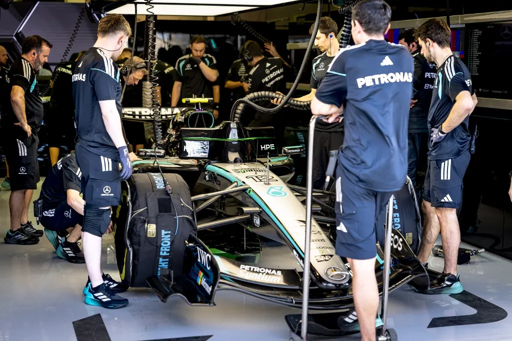 A Forma-1-es szezonrajt előtt a Mercedes miatt robbant ki motorvita