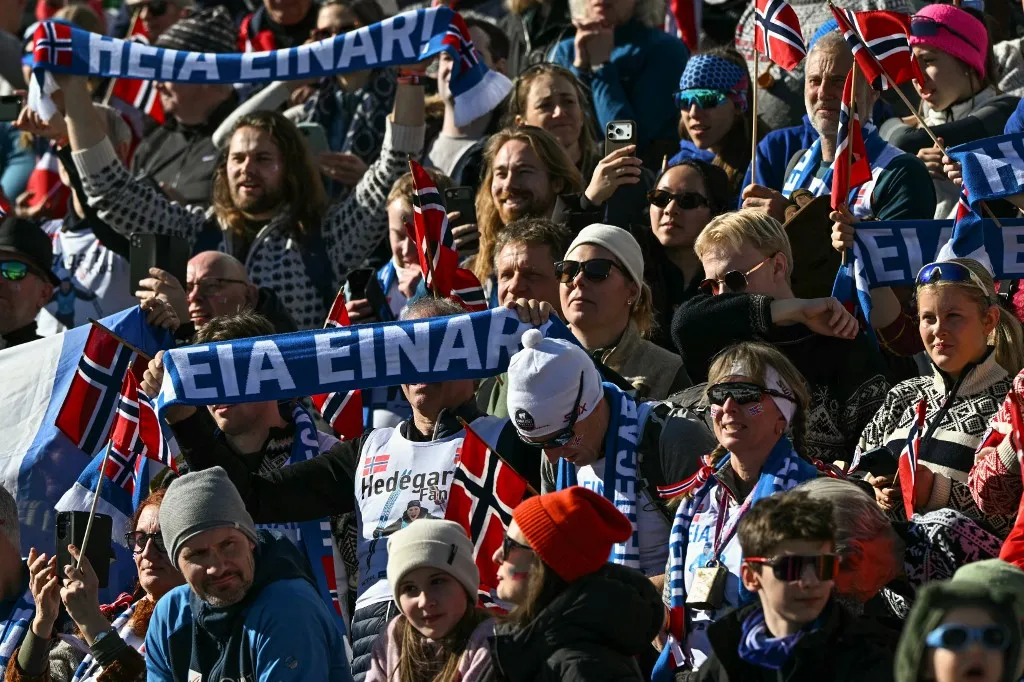 Norvég szurkolók a milánói-cortinai téli olimpia lelátóján