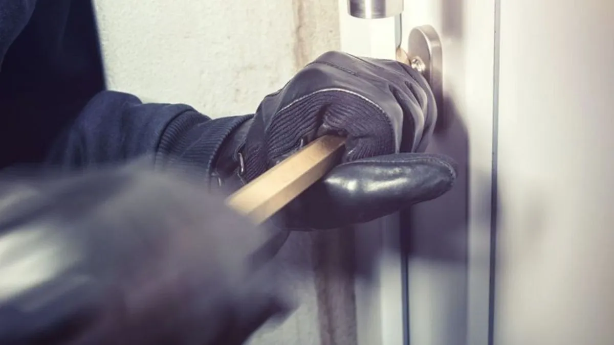 Az ingyenes födémszigetelés nevében próbálnak bejutni csalók a házakba.