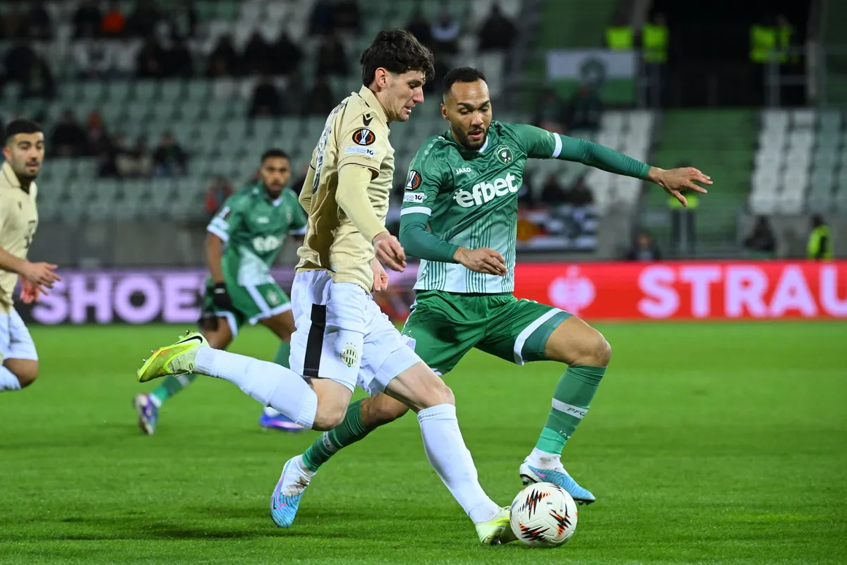 Razgrad, 2026. február 19.
Ötvös Bence, a Ferencváros (b) és Vinícius Nogueira, a bolgár Ludogorec játékosa a labdarúgó Európa-liga nyolcaddöntőjébe jutásért játszott PFK Ludogorec Razgrad - Ferencvárosi TC mérkőzésen a razgradi Ludogorec Arénában 2026. február 19-én.
MTI/Czeglédi Zsolt