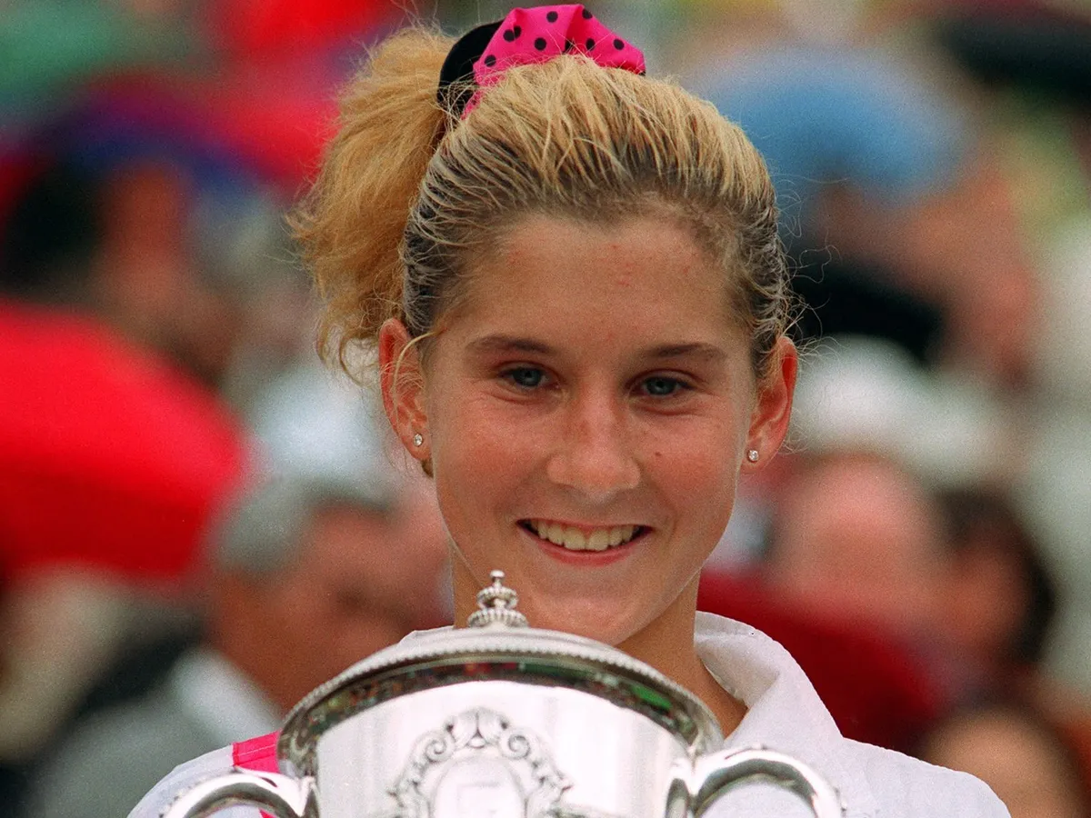 Szeles Mónika 1990-ben, mindössze 16 évesen nyerte meg a Roland Garrost, miután a döntőben legyőzte Steffi Grafot Fotó: JEAN-LOUP GAUTREAU / AFP