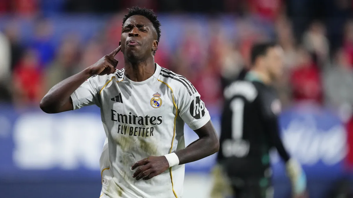PAMPLONA, SPAIN - FEBRUARY 21: Vinicius Junior of Real Madrid celebrates after scoring during the LaLiga EA Sports match between CA Osasuna and Real Madrid CF at Estadio El Sadar on February 21, 2026 in Pamplona, Spain. Jose Hernandez / Anadolu (Photo by Jose HERNANDEZ / Anadolu via AFP)