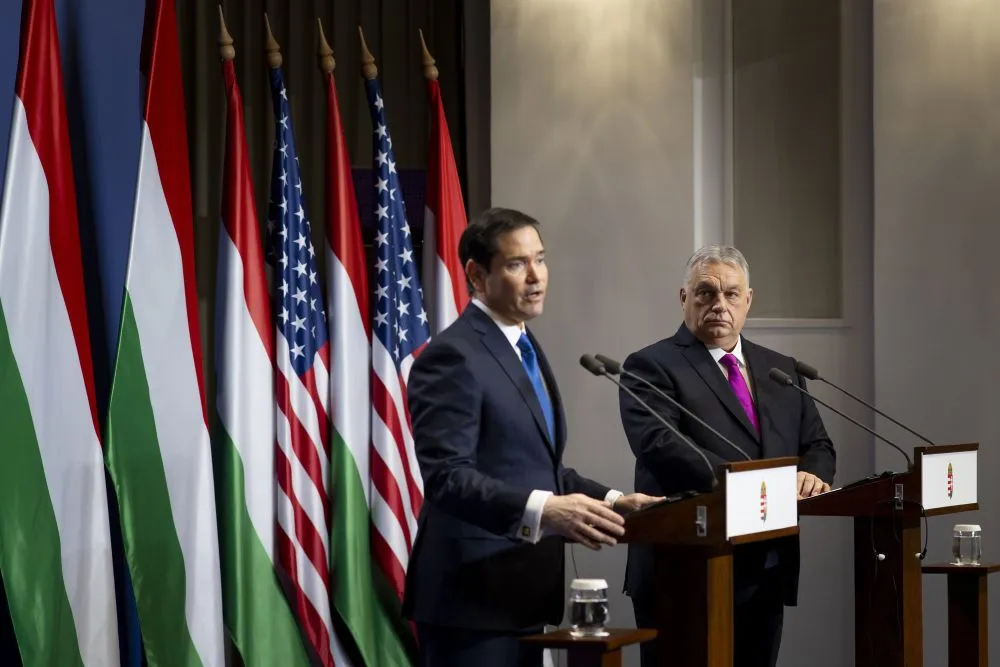 Orbán Viktor miniszterelnök és Marco Rubio amerikai külügyminiszter a tárgyalásuk után tartott közös sajtótájékoztatón