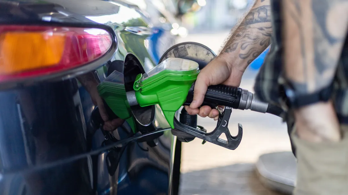 Irán és USA háborúja: súlyos üzemanyag ár emelkedést hozhat