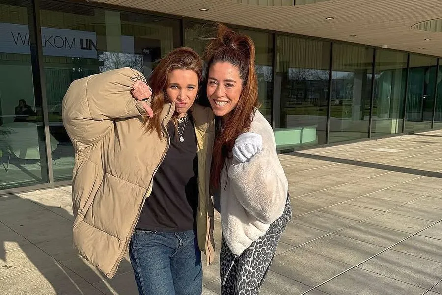 Ellen Hoog és Naomi van As nem rejti véka alá a véleményét, mit is gondolnak Sophia Kirkby ismerkedési módszereiről