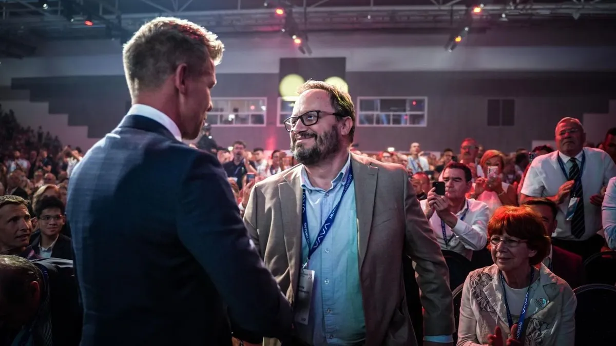 Provokatív reklámmal kampányol az Erste Bank Magyar Péterért.