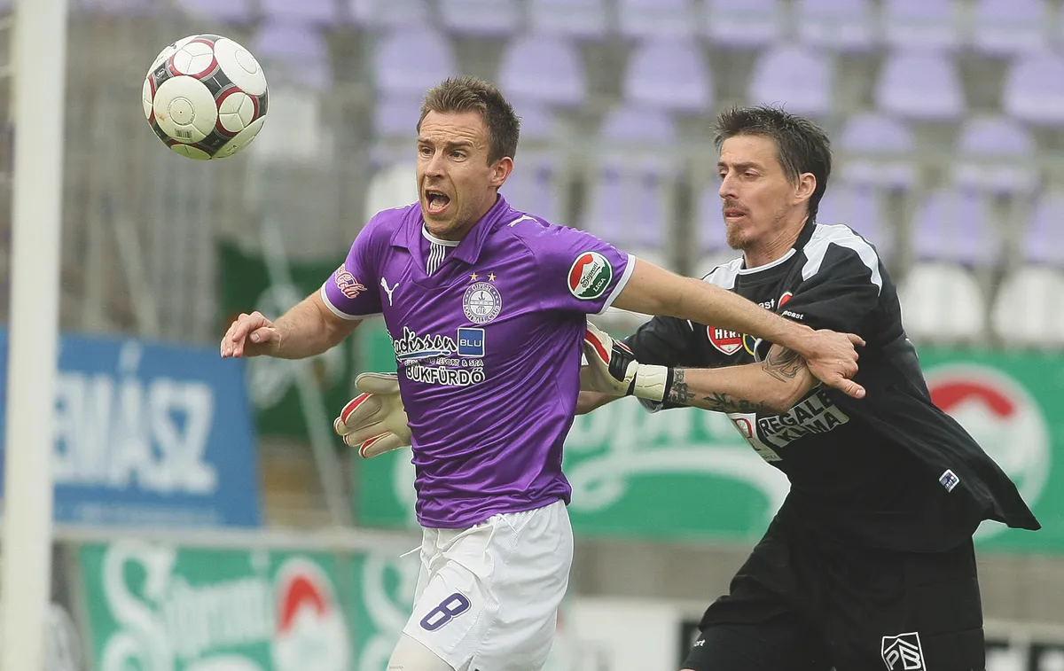 Budapest 20090506  Labdarúgás 2009 Tavasz  NBI NB1 Soproni Liga  bajnoki labdarúgó mérkőzés  Újpest FC UTE   Vasas  Rajczi Péter Fotó: Korponai Tamás   Nemzeti Sport, Újpesten imádták a szurkolók Rajczi Pétert Fotó: Korponai Tamás