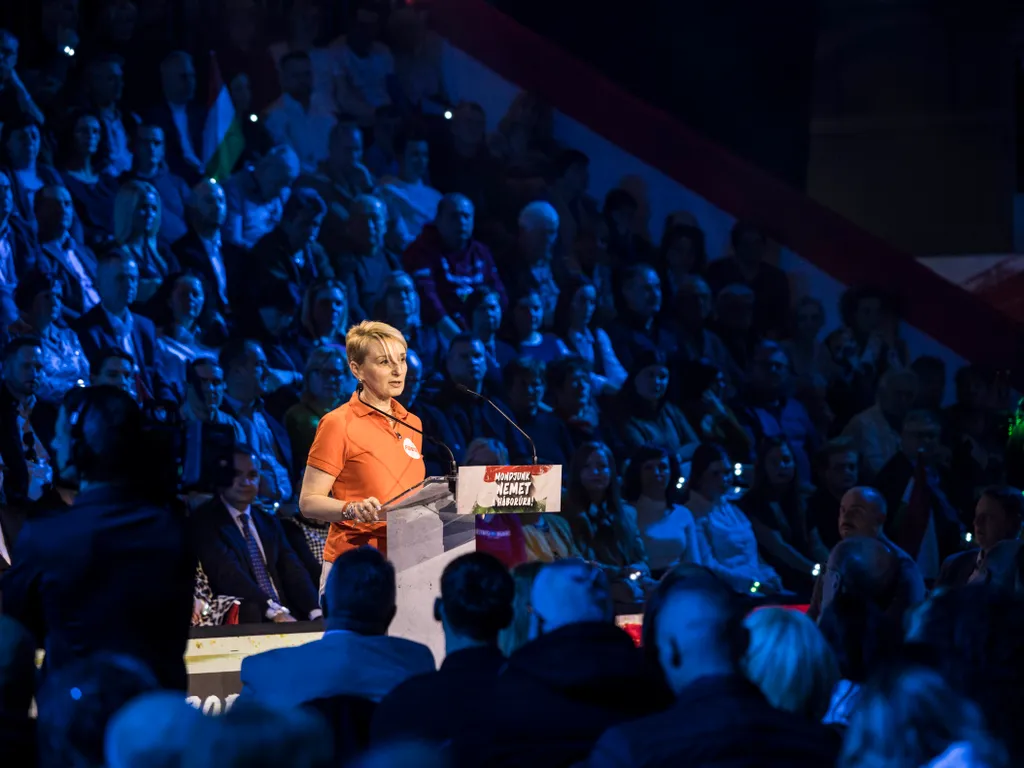 DPK, Digitális Polgári Körök, DigitálisPolgáriKörök, háborúellenes gyűlés, háborúellenesgyűlés, Esztergom, DPKEsztergom, 2026.02.28.