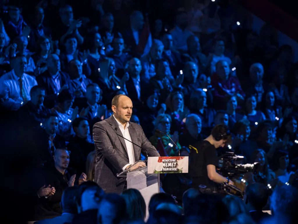 DPK, Digitális Polgári Körök, DigitálisPolgáriKörök, háborúellenes gyűlés, háborúellenesgyűlés, Esztergom, DPKEsztergom, 2026.02.28.