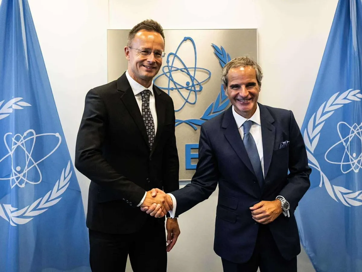 Szijjártó Péter külgazdasági és külügyminiszter (b) és Rafael Grossi, a Nemzetközi Atomenergiai-ügynökség (NAÜ) főigazgatója kezet fog a szervezet bécsi közgyűlése előtt 2025. szeptember 15-én.
MTI/KKM
