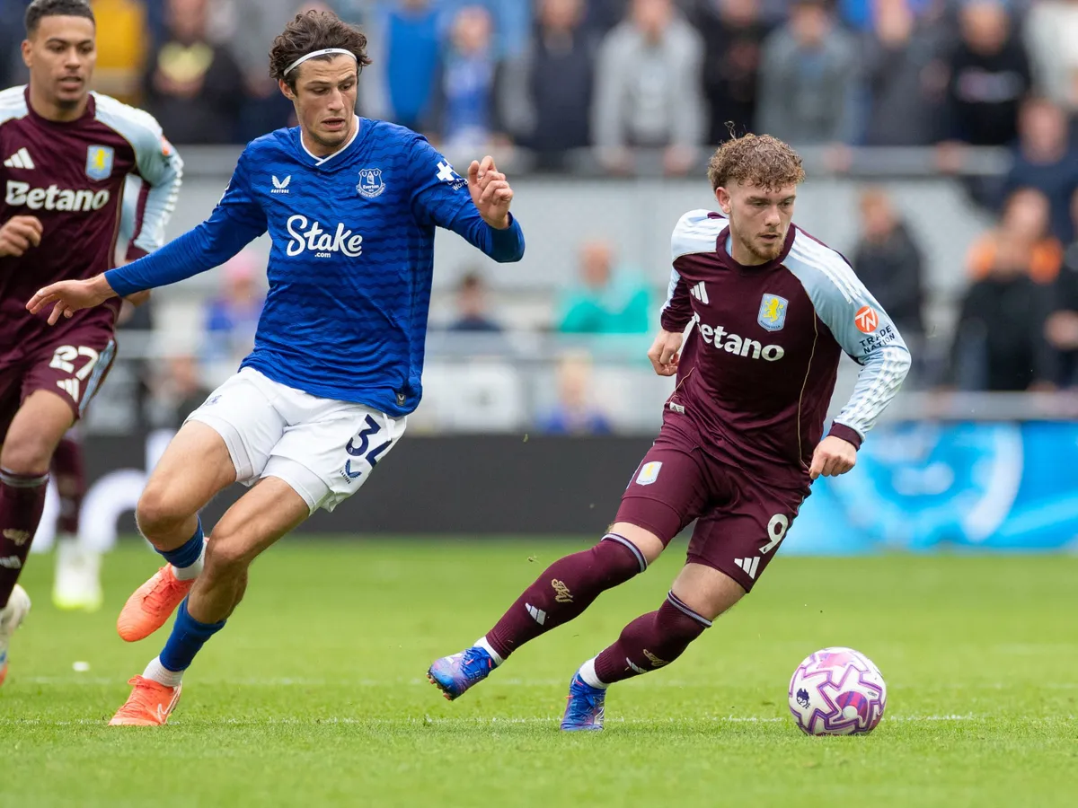 Merlin Rohl #34 of Everton F.C. is challenged by Harvey Elliott #9 of Aston Villa F.C. during the Premier League match between Everton and Aston Villa at Hill Dickinson Stadium in Liverpool, England, on September 13, 2025. (Photo by Mike Morese/MI News/NurPhoto) (Photo by MI News / NurPhoto via AFP)