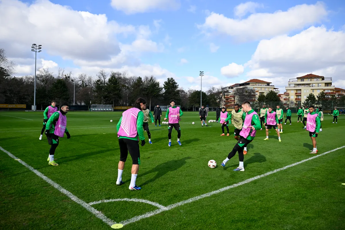 A Ferencváros játékosai a szerdai bolgár út előtt a Népligetben még edzettek egy jót Fotó: Hegedüs Róbert / MTI Fotószerkesztõség
