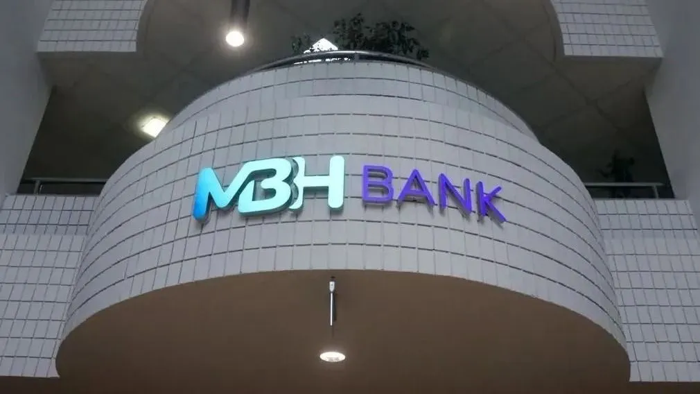 Az MBH Bank egyik fiókjának homlokzata (illusztráció)