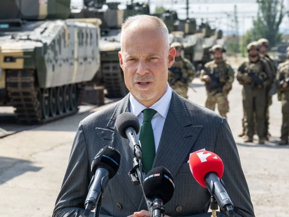 Szalay-Bobrovniczky: Nem engedjük, hogy egy kijevi bábkormányt ültessenek a nyakunkba!, Biztonság, honvédelmi miniszter, Szalay-bobrovniczki