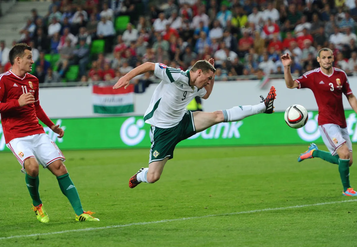 Northern Ireland's striker Billy McKay (C) shoots during a qualification match for EURO 2016 between Hungary and Northern Ireland on September 7, 2014 at the new Groupama stadium of Budapest. Northern Ireland won 1-2.   AFP PHOTO / ATTILA KISBENEDEK (Photo by ATTILA KISBENEDEK / AFP)