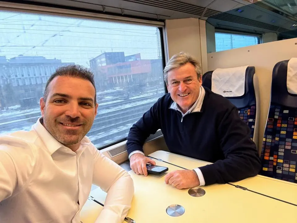 Kapitány István, a Tisza Párt gazdasági miniszterjelöltje és Tárkányi Zsolt (Forrás: Facebook/Kapitány István)